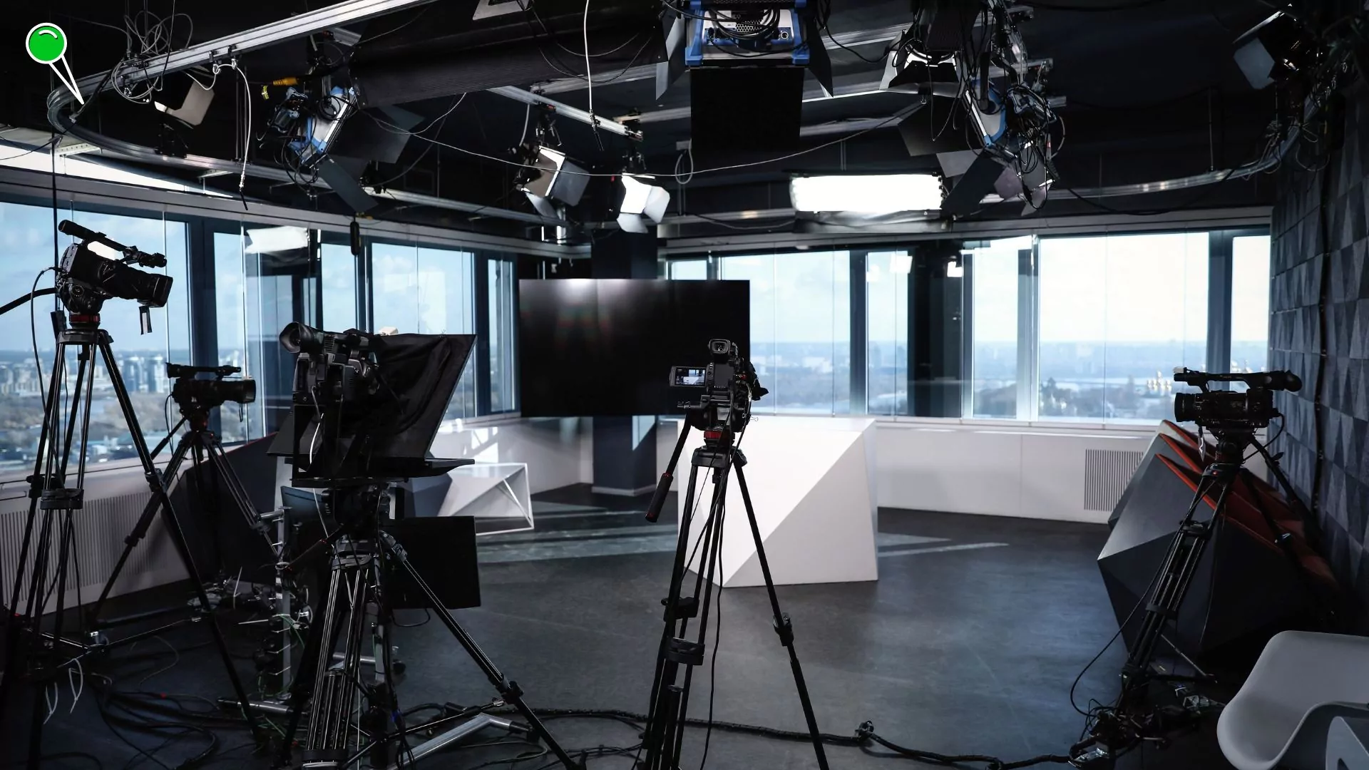 To będzie dramat dla widzów. TVN może zostać sprzedany (FOTO: canva.com)