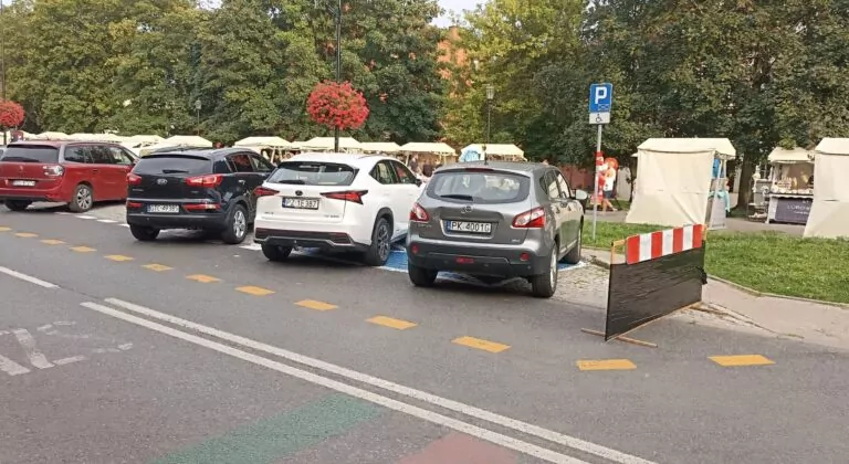 Niepełnosprawni kierowcy bez szans na Jarmarku św. Dominika (FOTO: wbijamszile.pl)