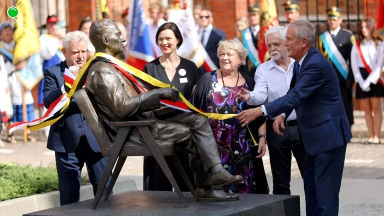 Odsłonięto pomnik Lecha Bądkowskiego w Gdańsku (FOTO: Dominik Paszliński/gdansk.pl)