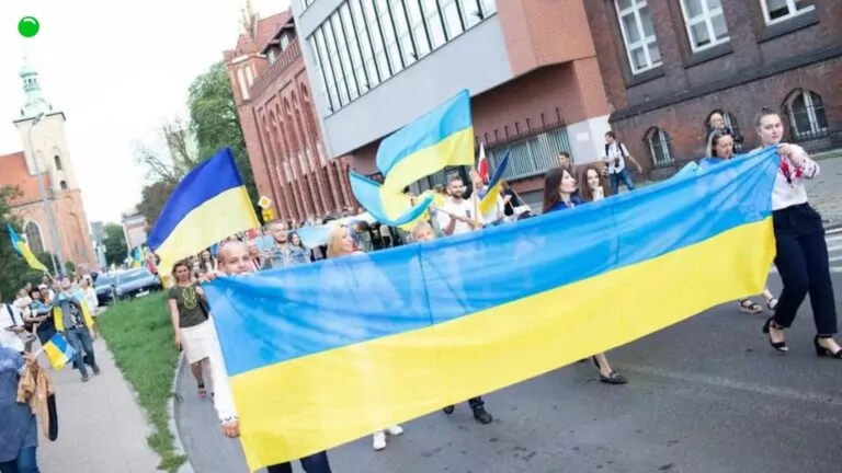 Zniszczono baner w Gdańsku przed świętem Ukrainy (FOTO: Konsulat Ukrainy w Gdańsku)