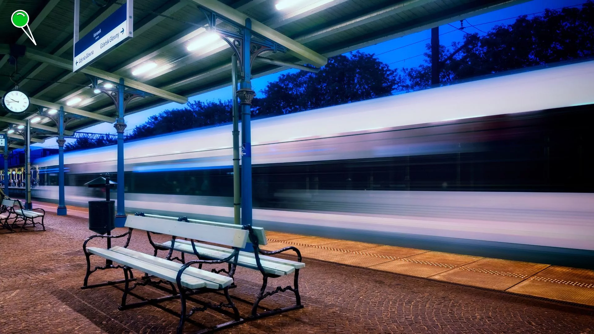 Śmiertelne pchnięcie pod pociąg w Sopocie. Sprawca z zarzutami (FOTO: canva.com)