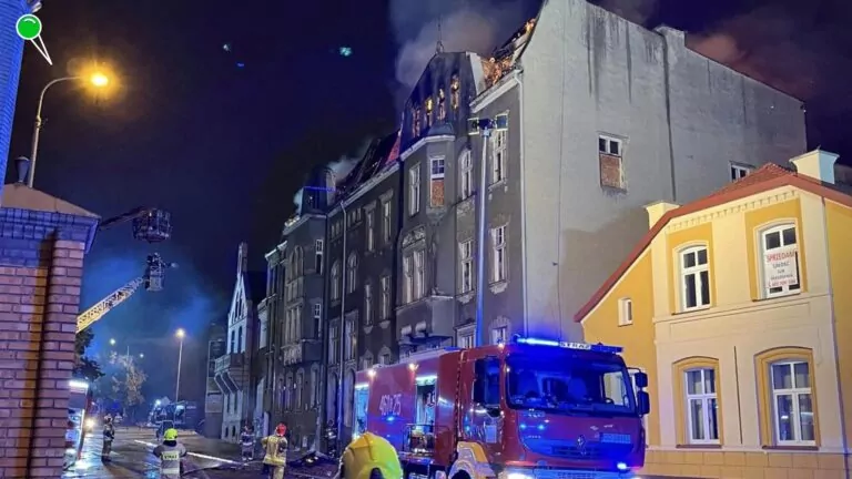 Nocny pożar w centrum Kwidzyna. Ogień zniszczył pustostan (FOTO: OSP Ryjewo)