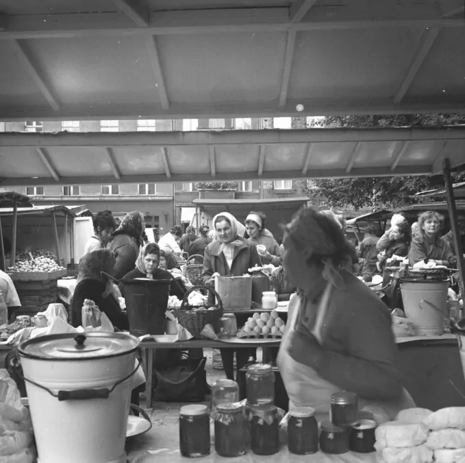 Plac Dominikański. Serce gdańskiego handlu w latach 70. (FOTO: Marek Zarzecki/zbiory Archiwum Państwowego)