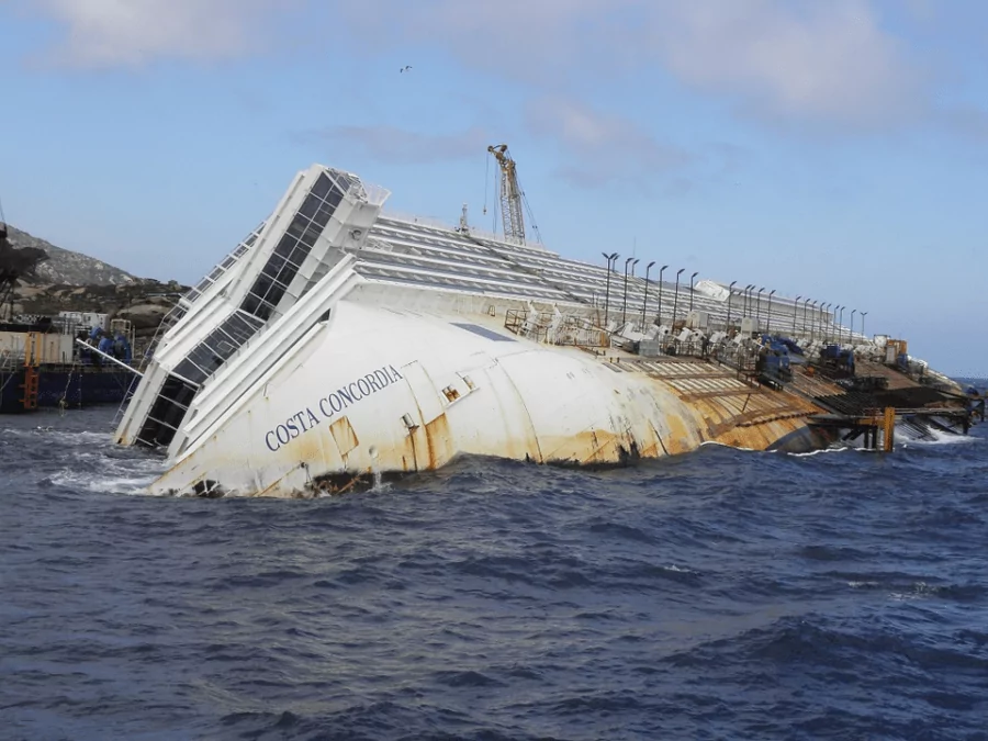 Costa Concordia - katastrofa (FOTO: Wikipedia)