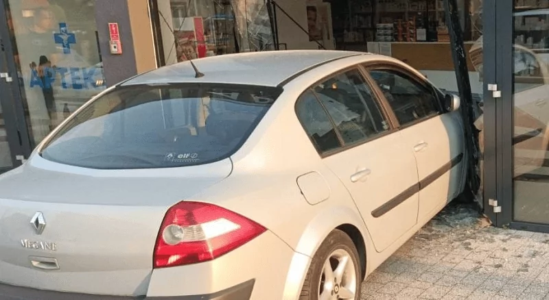 19-latka wjechała do apteki w Tczewie. Uczyła się jeździć (FOTO: KPP Tczew)