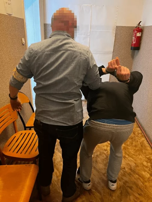 18-latek zatrzymany za pirotechnikę na meczu Arki Gdynia (FOTO: canva.com)