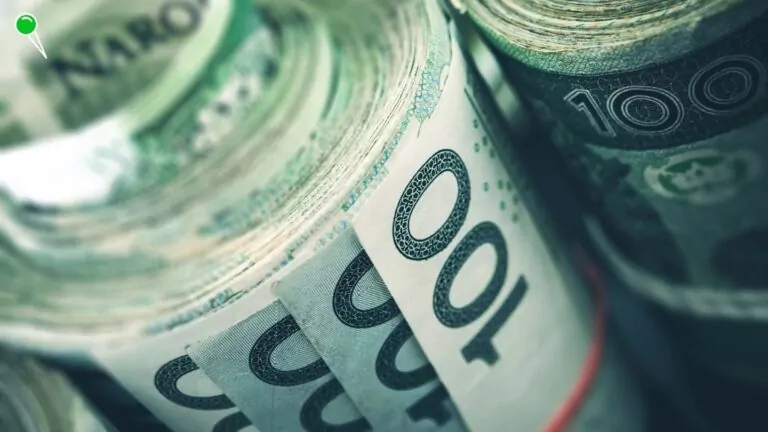 66-latek stracił pół miliona złotych. "Zainwestował" w ropę (FOTO: canva.com)