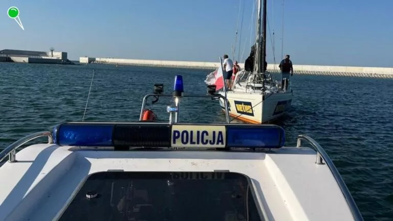 Awaria silnika w łodzi płynącej z Hel-u na Zalew Wiślany (FOTO: canva.com)