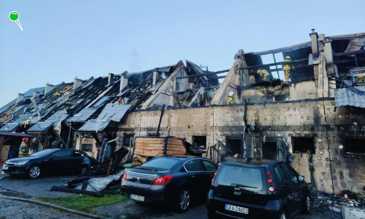 Nocny pożar w Radunicy – ewakuowano sześć rodzin (FOTO: Facebook/OSP KSRG Rościszewo)