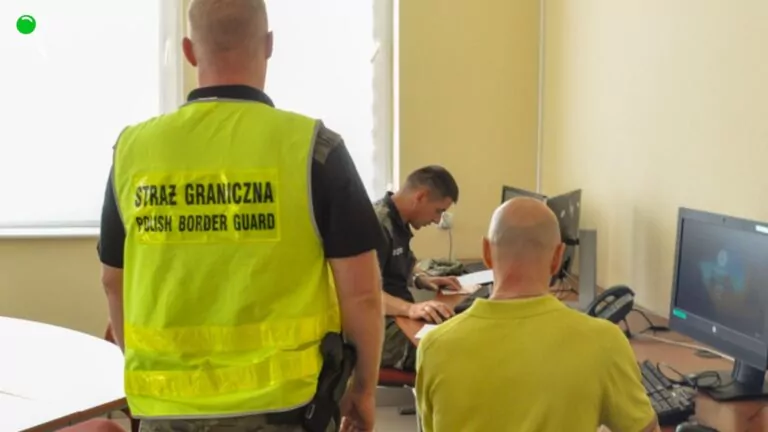 Rosjanin próbował wjechać do Polski na podrobioną kartę pobytu (FOTO: Straż Graniczna)