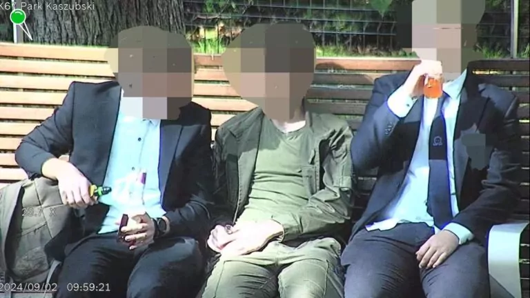 Uczniowie z Wejherowa dostali mandaty za "świętowanie" w parku (FOTO: Straż Miejska w Wejherowie)