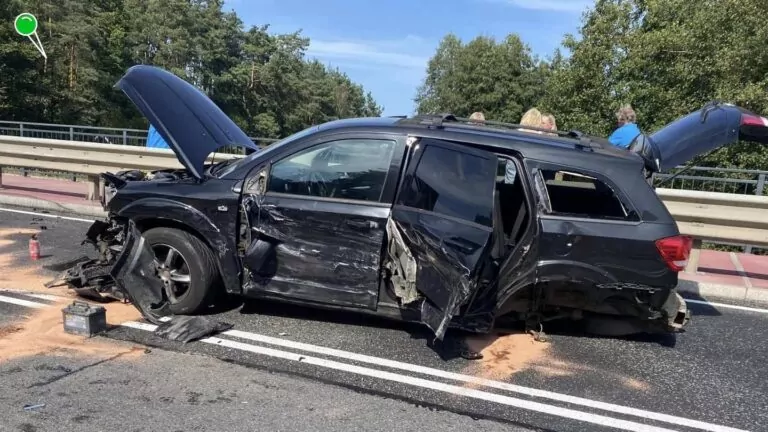 Zderzenie samochodów w Kornem na Kaszubach (FOTO: OSP Łubiana)