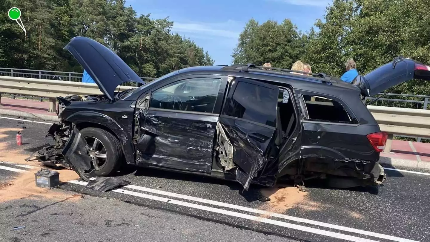 Zderzenie samochodów w Kornem na Kaszubach (FOTO: OSP Łubiana)