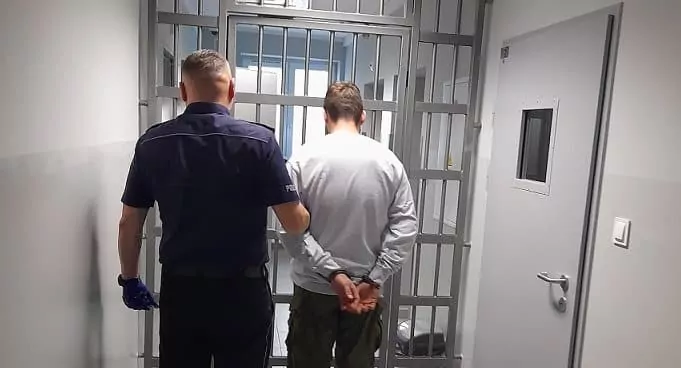 27-latek zdemolował szkołę w Cedrach Wielkich (FOTO: KPP Pruszcz Gdański)