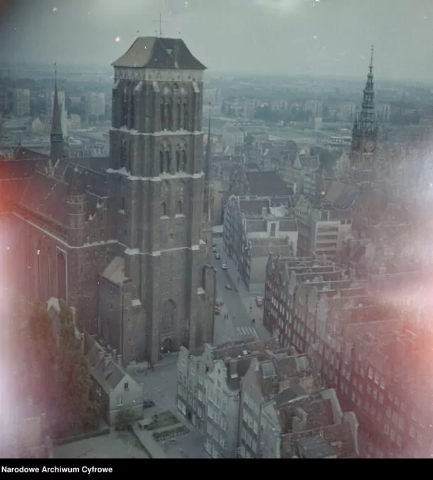 Bazylika Mariacka i Ratusz Głównego Miasta - Gdańsk w 1985 r. (FOTO: NAC)