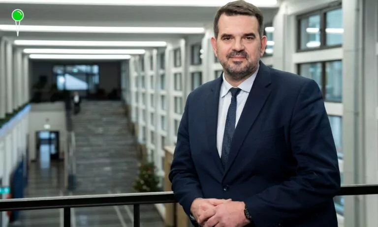 Powiązania deweloperskie w rządzie? Ministerstwo pod lupą (FOTO: CANVA)