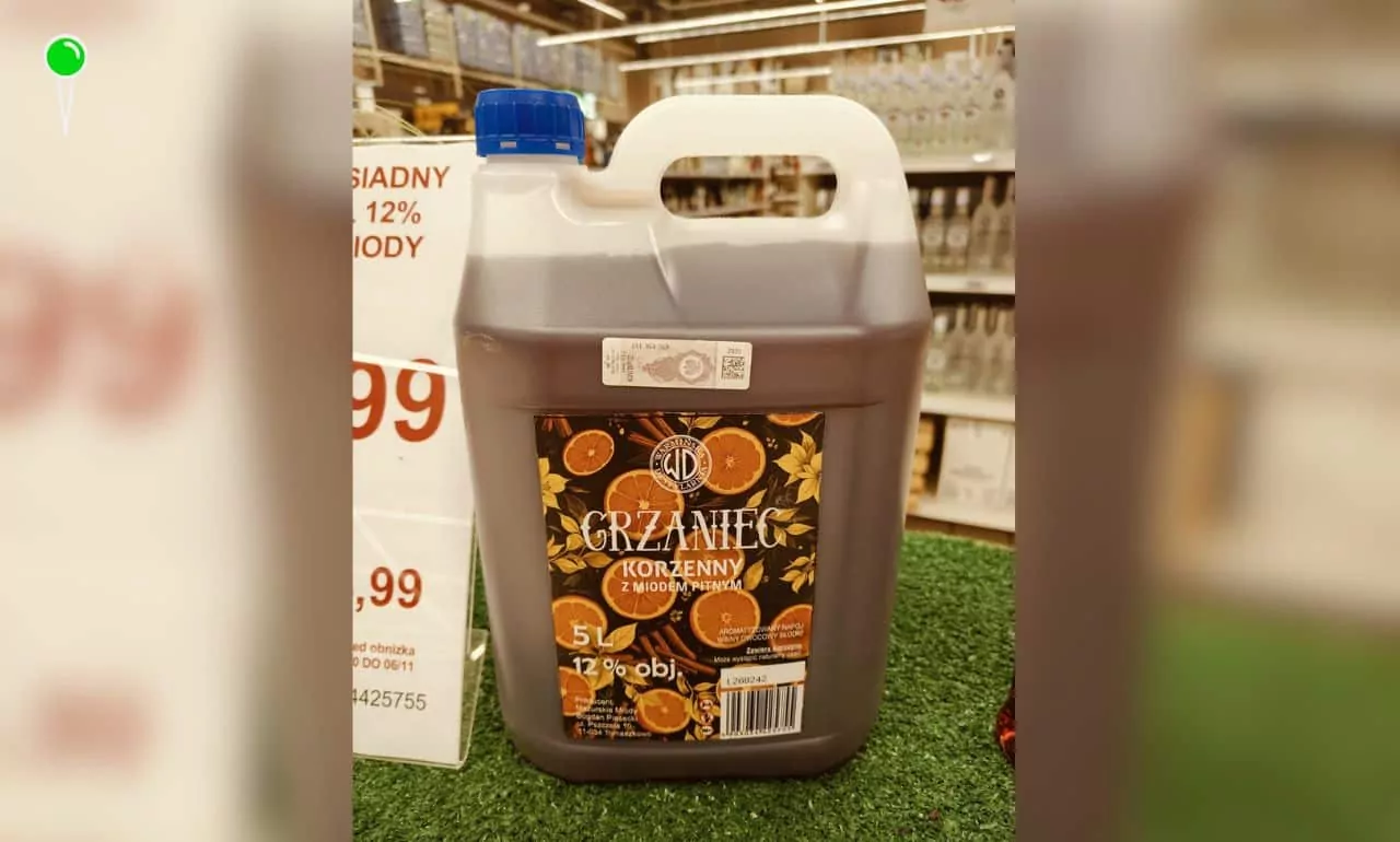 Szok. Hipermarket w Gdańsku sprzedaje grzańca... w kanistrach (FOTO: Andrzej Ługin/gdanskstrefa.com)