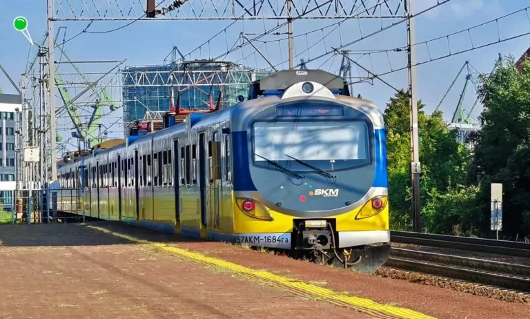 Dym w wagonie SKM. Interwencja strażaków i opóźnienia (FOTO: Tomasz Złotoś/SKM)