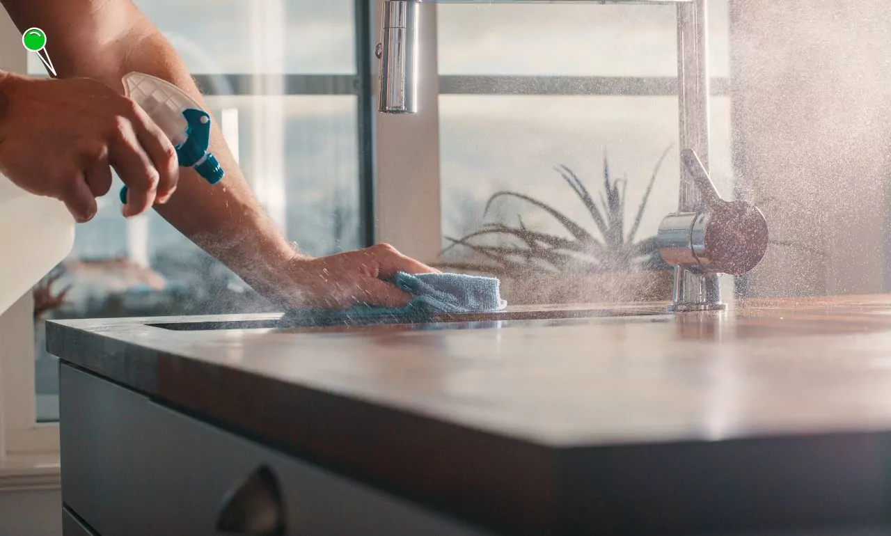 30-latka okradała mieszkanie podczas sprzątania (FOTO: canva.com)