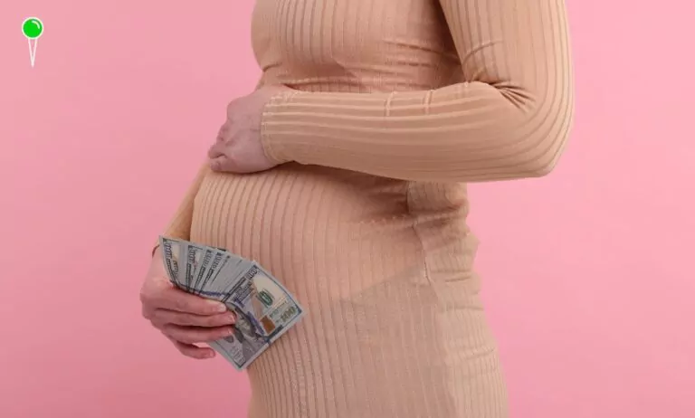 Dwóch Włochów zatrzymanych w Argentynie z dzieckiem od surogatki (FOTO: canva.com)