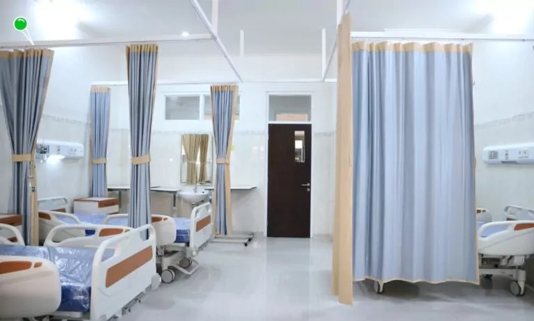 Czy grożą nam puste sale? NFZ ma problemy z płatnością (FOTO: canva.com)