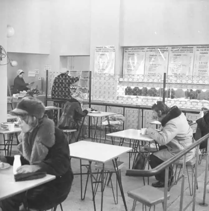 Prawie 50 lat historii barów mlecznych w Polsce (FOTO: Fot. Marek Zarzecki, marzec 1976, ze zbiorów Archiwum Państwowego w Gdańsku)
