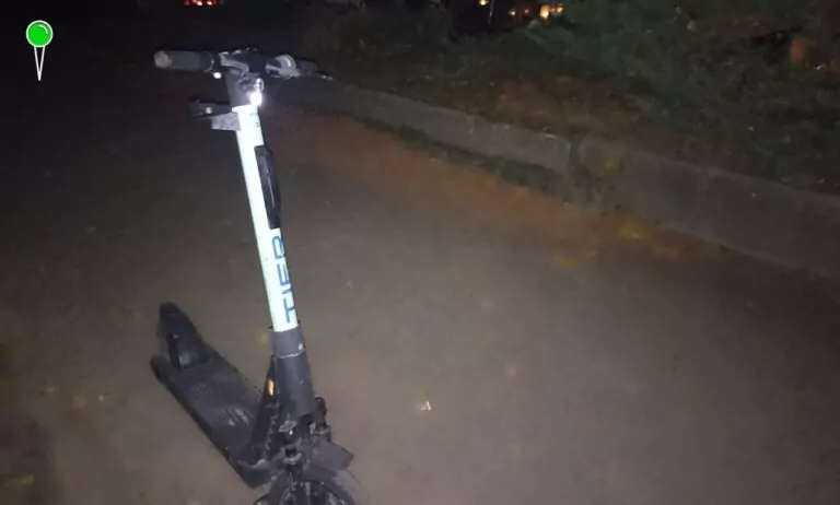 Niebezpieczne hulajnogi na cmentarnych alejkach w Gdańsku (FOTO: czytelnik wbijamszpile.pl)