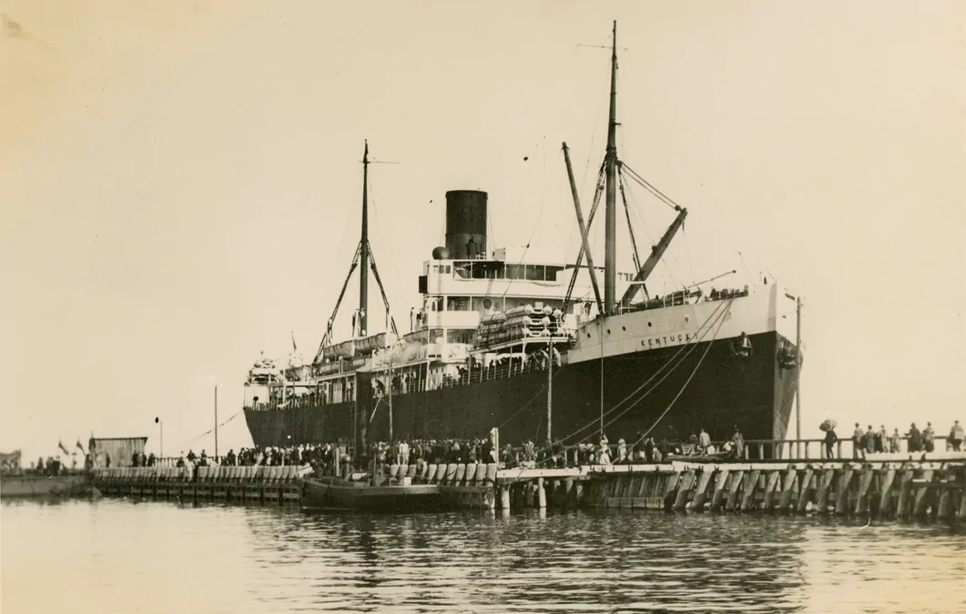 Pierwszy zagraniczny statek handlowy w porcie gdyńskim – parowiec Kentucky (FOTO: archiwum).