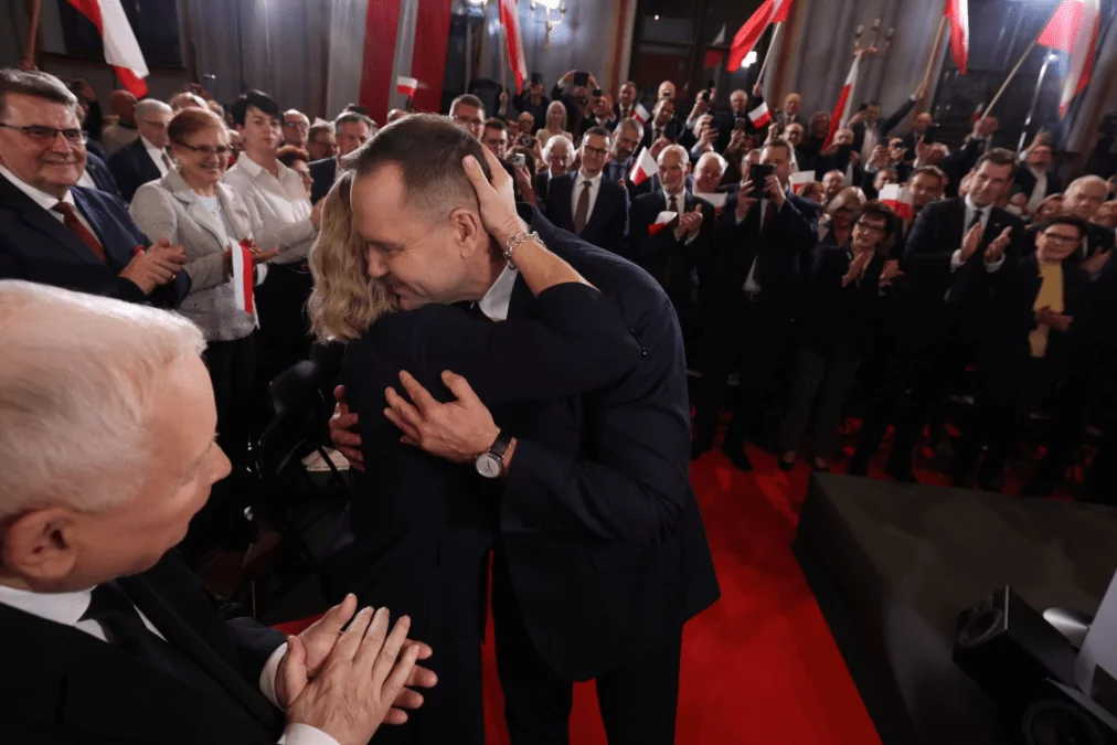 Karol Nawrocki oficjalnie kandydatem na prezydenta RP wraz z żoną (FOTO: Karol Nawrocki/X)