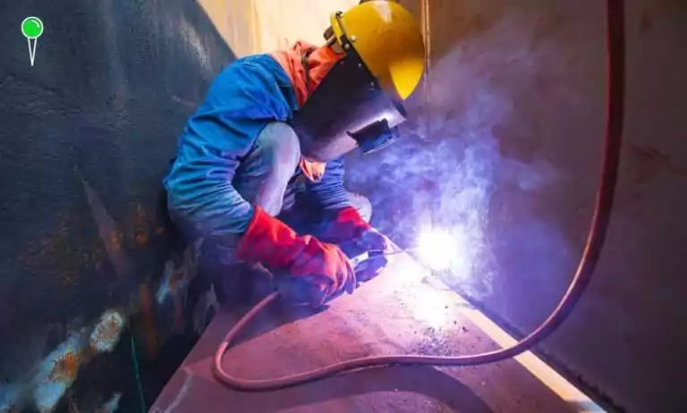 Firmy przestają inwestować w Europie (FOTO: canva.com)