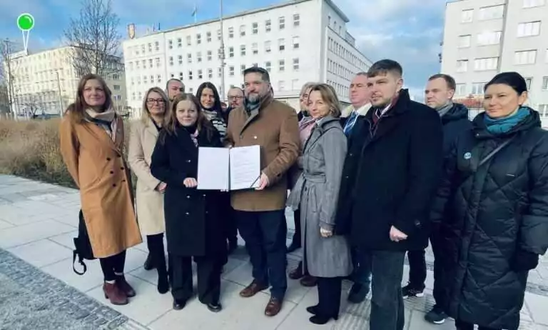 Zawarcie umowy koalicyjnej między Gdyńskim Dialogiem a klubem KORMiL, obejmującym Koalicję Obywatelską, Ruchy Miejskie i Lewicę (FOTO: Paweł Grabowski - Gdyński Klimat/FB)