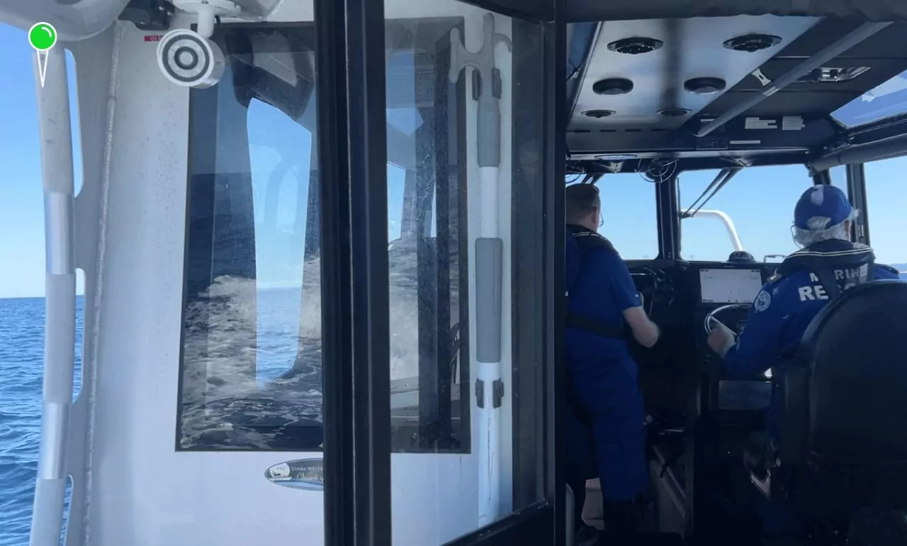 Marynarz, który wypadł za burtę statku towarowego, spędził 20 godzin w wodach oceanu u południowo-wschodnich wybrzeży Australii. To wydarzenie bez precedensu. Mężczyznę, unoszącego się na falach, zauważył wędkarz, który natychmiast powiadomił ratowników (FOTO: marinerescuensw.com.au)