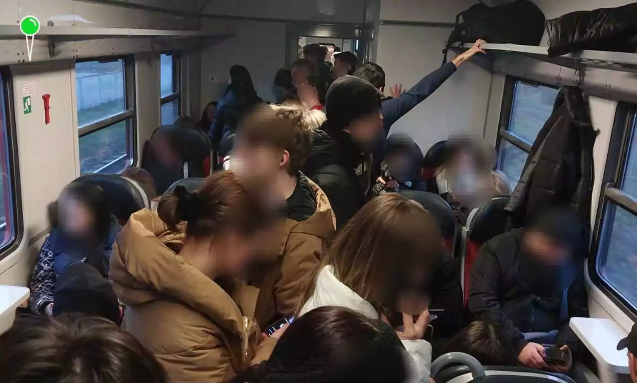Pasażerowie jak sardynki – tłok w pociągach do Gdańska (FOTO: Agnieszka/FB)