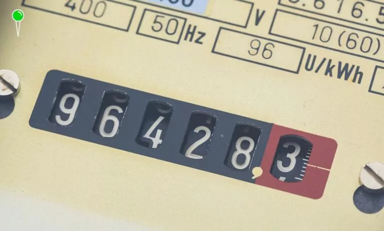 Dlaczego prąd w Polsce jest jednym z najdroższych w Europie? (FOTO: canva.com)