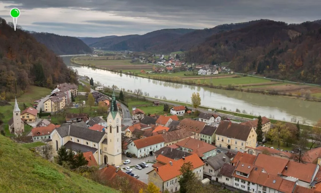 Melania Trump wychowywała się w Sevnicy – małej miejscowości w Słowenii. Wtedy była to Jugosławia. (FOTO: canva.com) 
