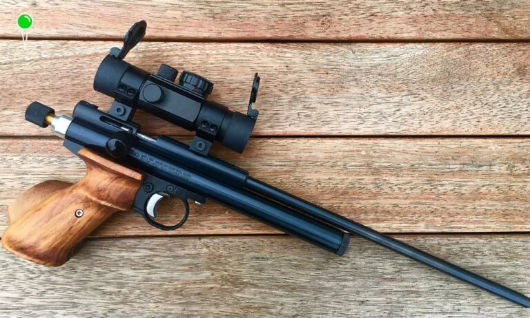 71-latek strzelał z wiatrówki w samochód i straszył dzieci (FOTO: canva.com)