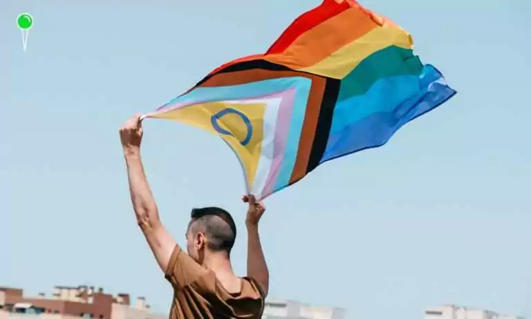 Rosjanin organizujący wycieczki LGBT martwy w areszcie (FOTO: canva.com)