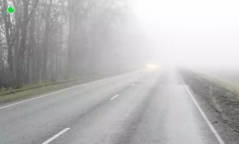 IMGW ostrzega przed gęstą mgłą w niemal całej Polsce (FOTO: canva.com)