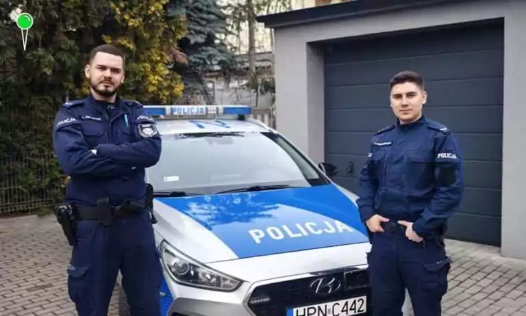 44-latek chciał skoczyć z kładki w Gniewie. Uratowali go policjanci (FOTO: KPP Tczew)