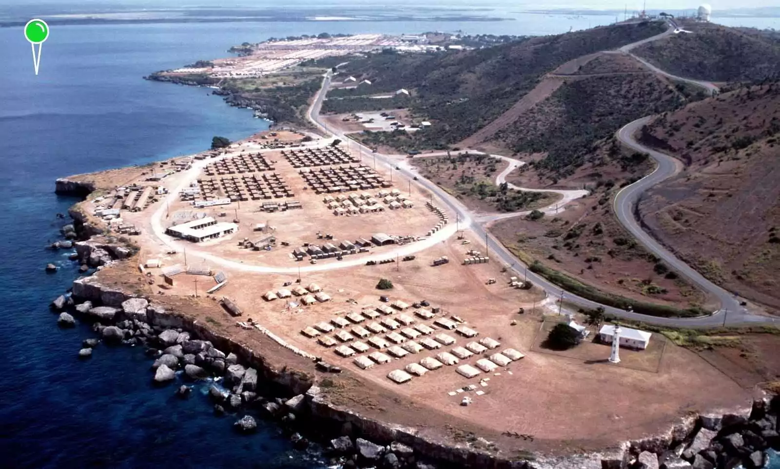 Trump wysyła 30 tys. nielegalnych imigrantów do Guantanamo Bay (FOTO: canva.com)