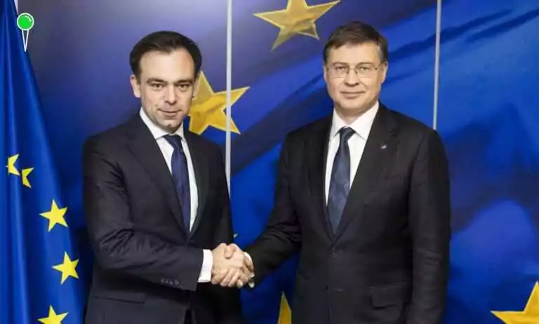 Europa ostrzega USA przed uderzeniem w gospodarkę światową. Po lewej Andrzej Domański minister finansów, a po prawej Valdis Dombrovskis (FOTO: EU)