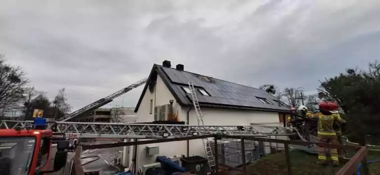 Pożar w restauracji w Gdyni. Ewakuowano 60 osób (FOTO: KWPSP Gdańsk)