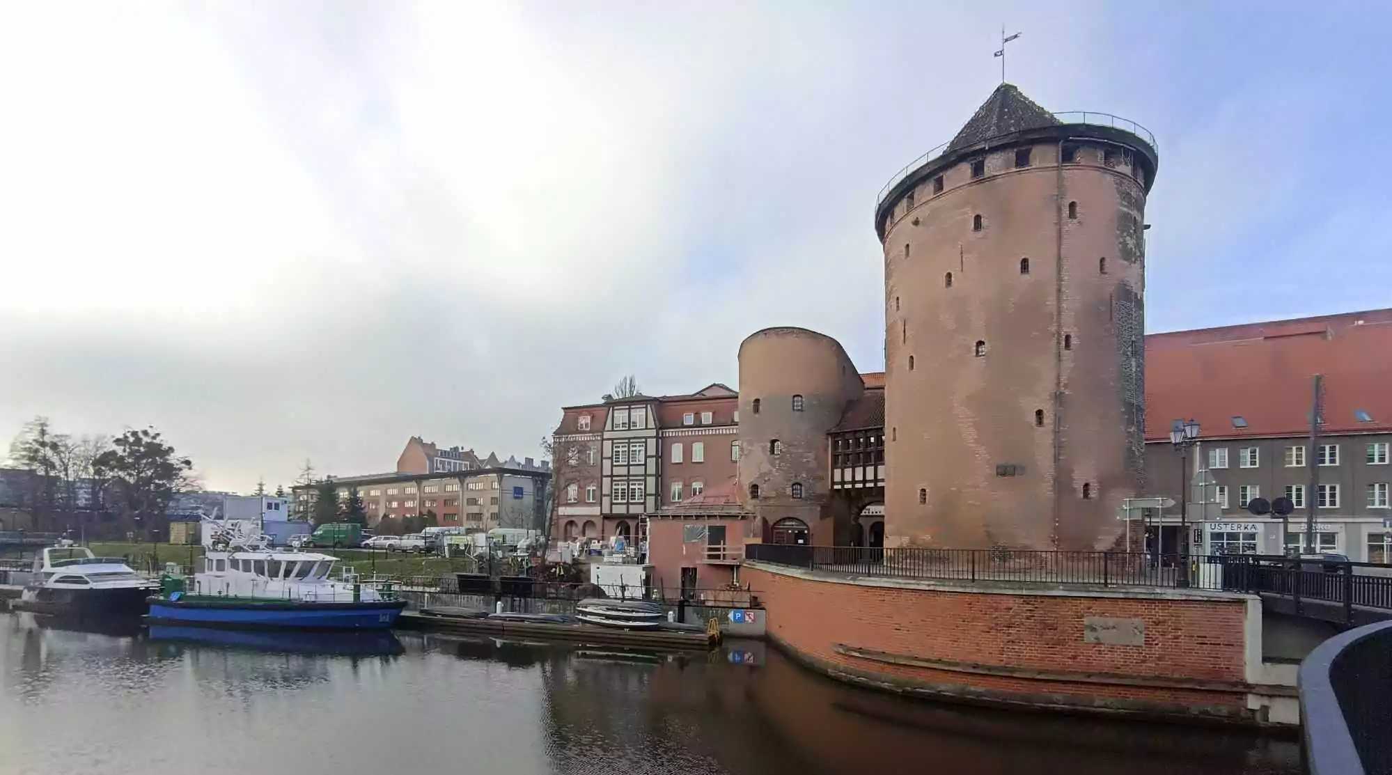 Odwach przy Stągwiach Mlecznych w Gdańsku już jest widoczny (FOTO: wbijamszpile.pl)