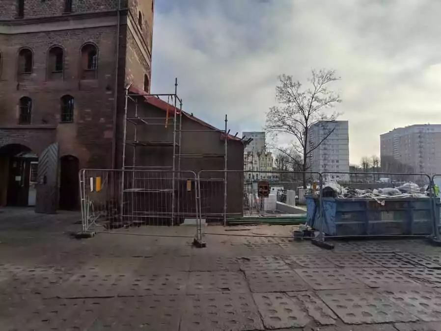 Odwach przy Stągwiach Mlecznych w Gdańsku rośnie (FOTO: wbijamszpile.pl)