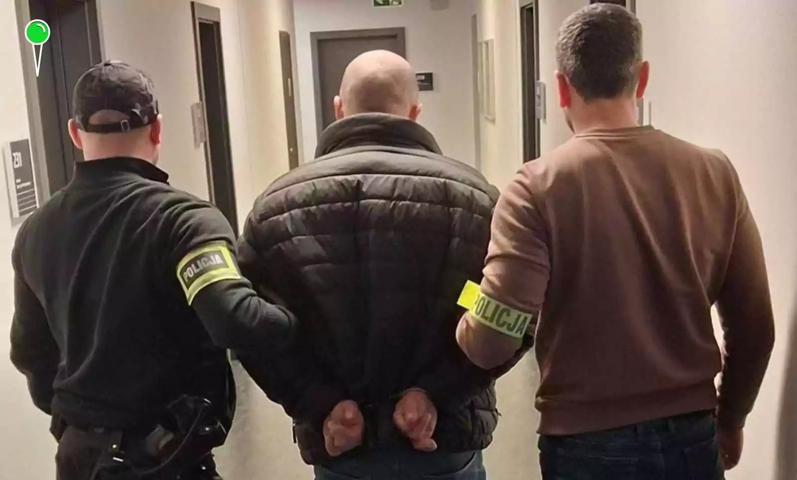 Podpalacz w centrum Gdańska. Spalił samochód przy hotelu (FOTO: KMP Gdańsk)