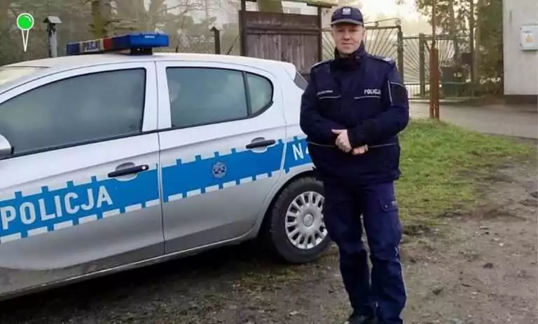 Policjant i nauczyciel uratowali życie 33-latka w Pelplinie (FOTO: KPP Tczew)