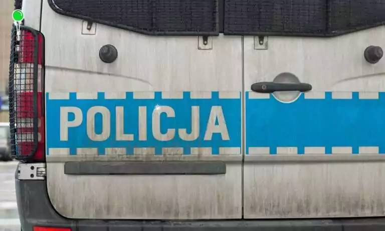 Jastarnia. Jechał z wódką w ręku i miał 2,8 promila (FOTO: canva.com)