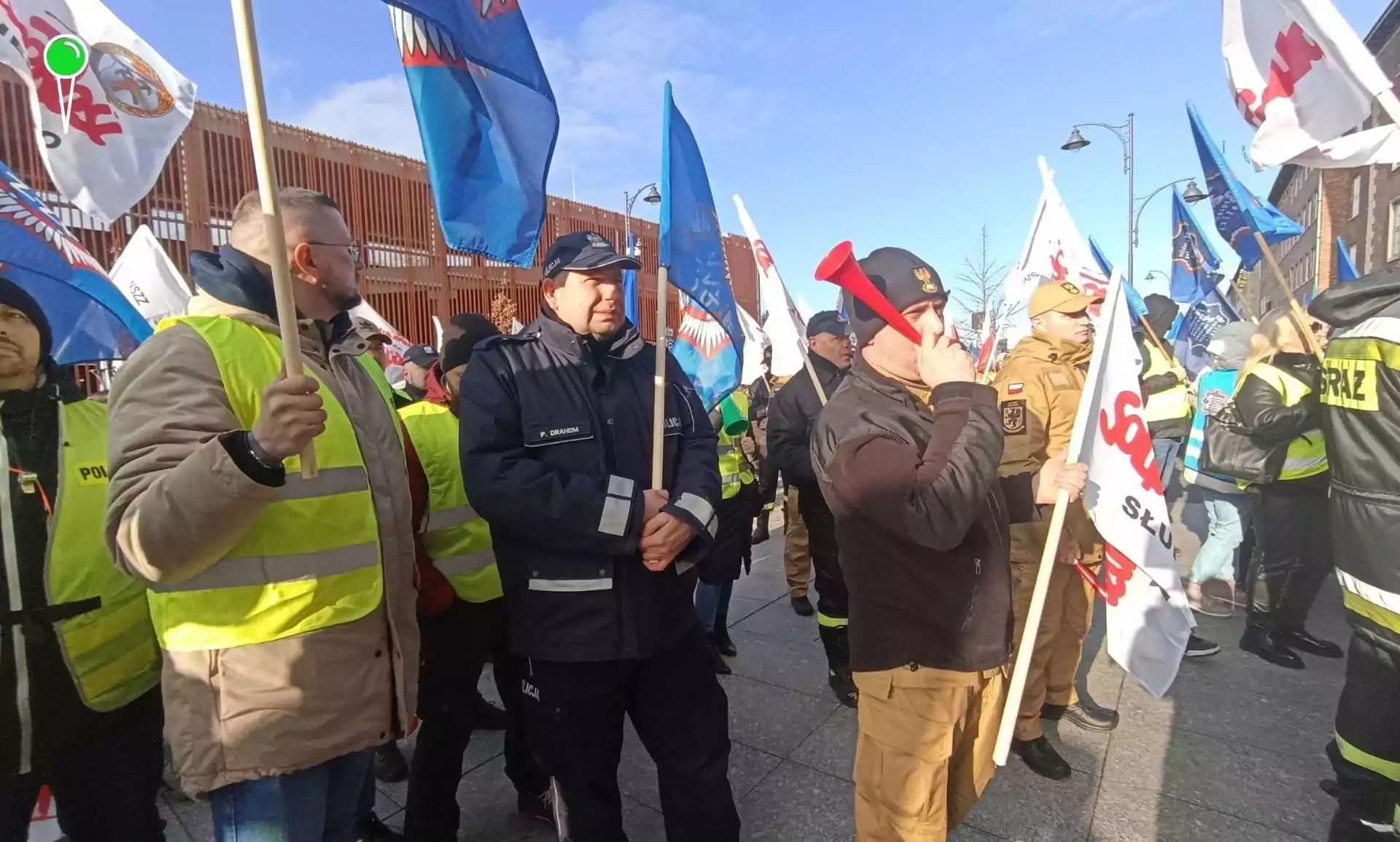 Protest służb mundurowych w Gdańsku. Pół tysiąca osób na ulicy (FOTO: wbijamszpile.pl)