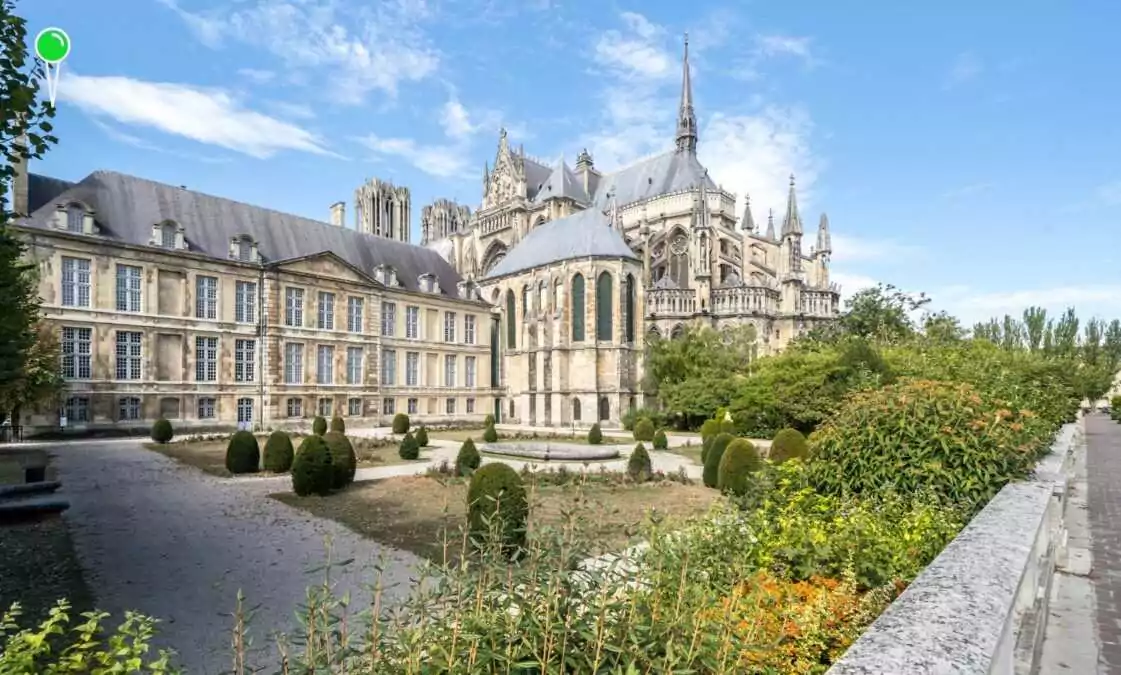 Podróże w 2025. Najnowsze trendy w branży turystycznej (FOTO: canva.com)