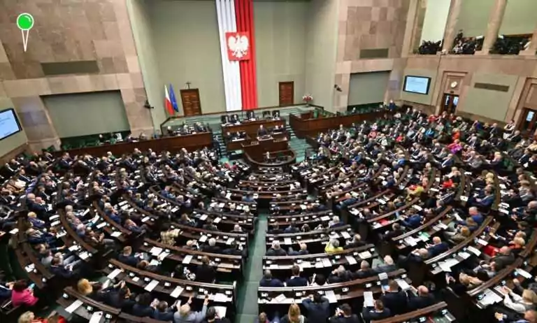 CBOS podał najnowszy sondaż. Duży przyrost poparcia dla PiS (FOTO: Sejm/X)